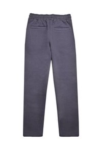 Grå, taperede sweatpants med elastisk talje, to baglommer og et blødt, tekstureret stof. Ingen synlig yderligere detaljer.