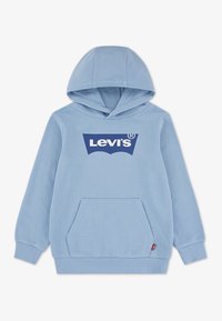 Ανοιχτό μπλε φούτερ με κουκούλα κατασκευασμένο από μαλακό ύφασμα, με μεγάλο ναυτικό λογότυπο της Levi's στο μπροστινό μέρος, τσέπη τύπου καγκουρό και ριμπ μανσέτες και τελείωμα.