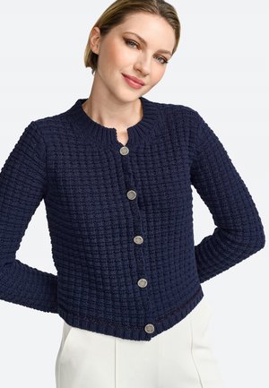 Cardigan texturizzato blu navy con collo rotondo, caratterizzato da cinque bottoni metallici, motivo a tessitura e polsini e orlo a costine.