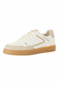 Sneakers featuring a white leather upper with beige suede accents, a gum rubber sole, lace closure, and perforated detailing on the sides.