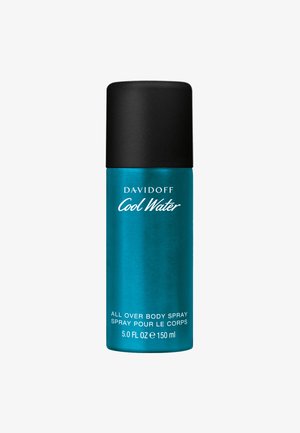 Davidoff Cool Water kroppsspray i en sylinderformet turkise flaske med svart lokk, med hvit tekst og en glatt metallisk overflate.