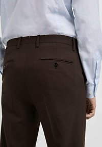 Mango TURIN - Hlače za odijelo - brown