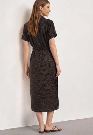 Street One, MIDIKLEID MIT BOWLING-KRAGEN UND PRINT - Vestido camisero - molten earth