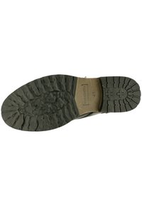 Suola di scarpa in gomma nera con superficie testurizzata, caratterizzata da un battistrada a motivo per una migliore aderenza e marchio di dimensione inciso, "41," sul lato.