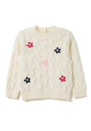 Maglione lavorato a maglia crema con motivo a treccia, caratterizzato da fiori ricamati in rosso, rosa e blu navy sparsi sulla parte anteriore.