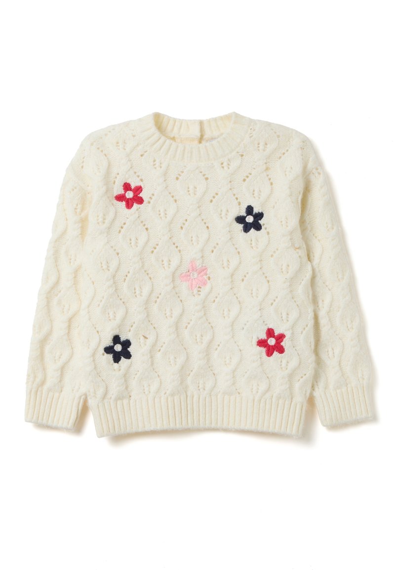 Crème gebreide trui met kabelpatroon, versierd met verspreide rode, roze en marineblauwe geborduurde bloemen aan de voorkant.