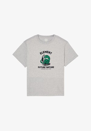 T-shirt gris clair avec une illustration d’un serpent vert lisant un livre et le texte "Element Future Nature Learning Since 1992" sur le devant.