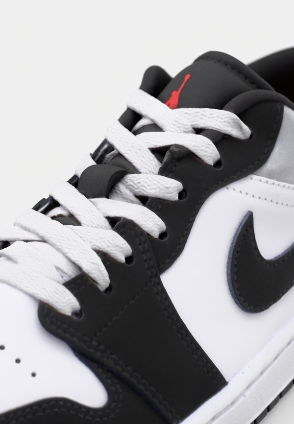 AIR JORDAN 1 LOW SE - Trainers3
