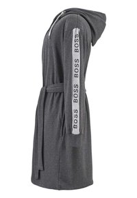 Robe grigia con cappuccio e cintura, caratterizzata da una texture morbida, due tasche laterali e branding "BOSS" bianco lungo le maniche.