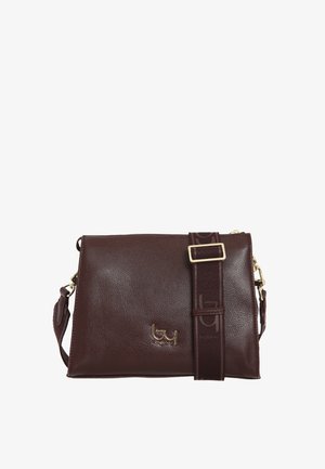 Borsa a tracolla in pelle marrone con finitura testurizzata, hardware dorato e tracolla regolabile con motivo del logo. Chiusura con zip nella parte superiore.