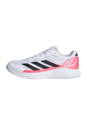 Weißer Sportschuh mit schwarzen Streifen und pinken Akzenten, mit Schnürdesign und strukturierter Sohle für Sport oder Freizeit.