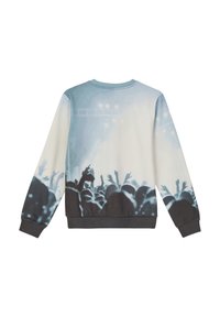 Sudadera azul y blanca con un estampado de siluetas de multitudes en la mitad inferior, con cuello redondo y puños y dobladillo en un gris oscuro contrastante.