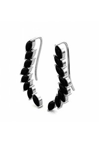Orecchini in gemma nera con una cornice in metallo tono argento, caratterizzati da un design curvo e da pietre a taglio marquise alternate disposte in un motivo lineare.