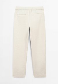 Pantalon beige à taille élastique avec deux poches passepoilées à l'arrière et une coupe droite, vu de dos sur un fond blanc.