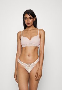 Hunkemöller 3 PACK YAKIRA STRING - Tanga - off white