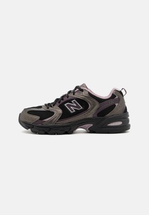 New Balance, Baskets basses - black