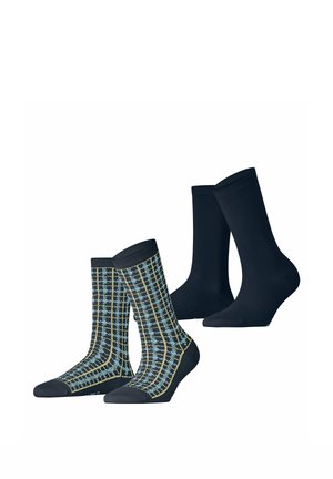 Zwei Paar knielange Socken, ein einfarbig schwarzes Paar und ein schwarzes Paar mit blau-gelbem Hahnentrittmuster sowie schwarzen Zehen und Fersen.