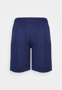 Námořnické modré sportovní šortky s texturovanou tkaninou, elastickým pasem a bez viditelných kapes či dekorativních prvků. Jednoduchý a funkční design.