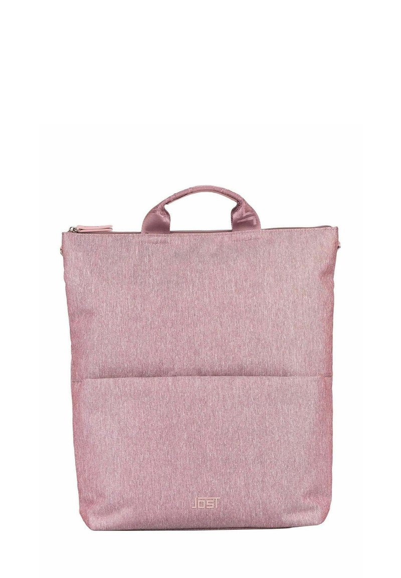 Sac en tissu rose de forme rectangulaire, doté d'une poignée supérieure, d'une fermeture éclair et d'une poche avant. Matériau texturé avec un subtil éclat.