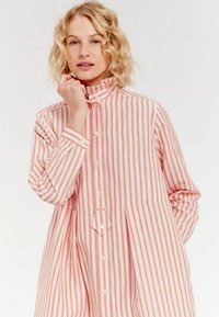 INES DE LA FRESSANGE MONICA - Robe chemise - p ecru red