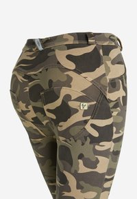 Freddy Pantalones - marrone mimetico