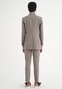InWear ZELLA - Chino kalhoty - sandy grey