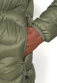Peak Performance HELIUM HOOD JACKET - Dunjakker - pine needle