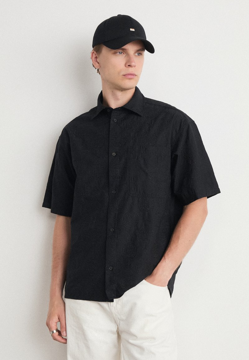 Les Deux GLOBE LOOSE SHIRT - Marškiniai - black