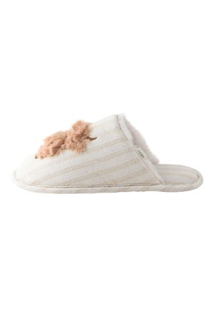 Beiger gestreifter Schlupfschuh mit weicher brauner Pompon-Dekoration und weißem flauschigem Innenfutter.