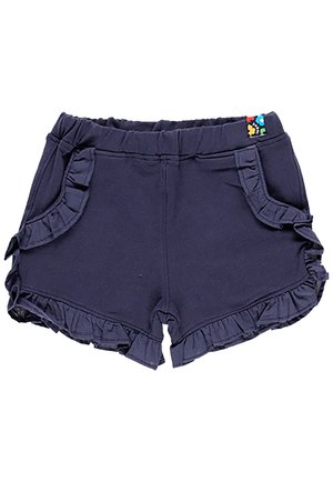 Short bleu marine pour tout-petits avec taille élastique et bords froncés le long des poches et des ouvertures des jambes, avec une petite étiquette colorée à la taille.