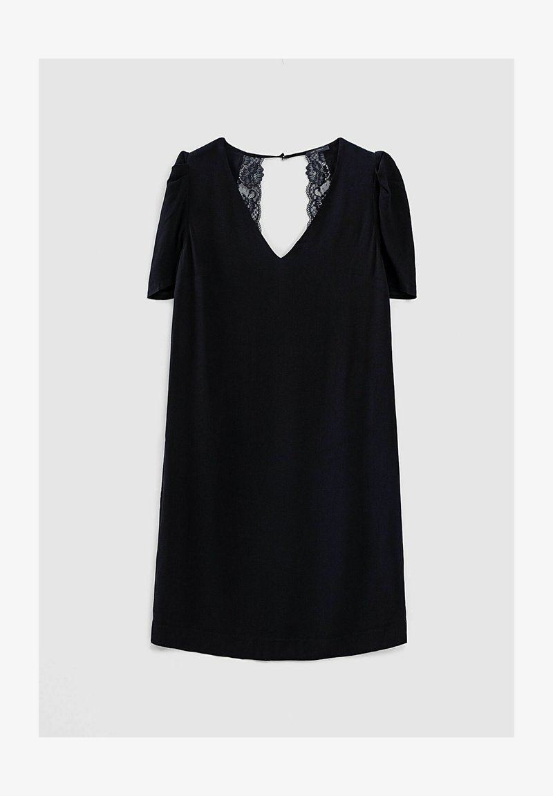 Robe noire à manches courtes, décolleté en V et détails en dentelle au dos. Texture lisse, longueur au genou avec une coupe décontractée.