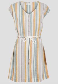 Robe rayée avec un col en V, des manches courtes et une ceinture en corde blanche ajustable. Les couleurs incluent le bleu, le jaune, le rose et le blanc. Détails à boutons présents.