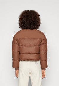 Ellesse Vinterjacka - brown