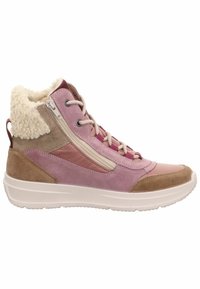 Sneakers alta con un mix di suede rosa e pelliccia sintetica, dotate di una cerniera laterale, dettagli testurizzati e una suola in gomma bianca.