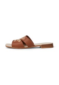 Brun läder slide-sandal med korslagda remmar, platt sula och en låg fyrkantig klack. Utsmyckad med broderade blommor på remmen.