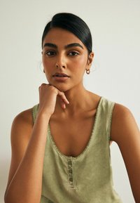 Next FRONT BUTTON DETAIL TALL - REGULAR FIT - Topp - khaki green