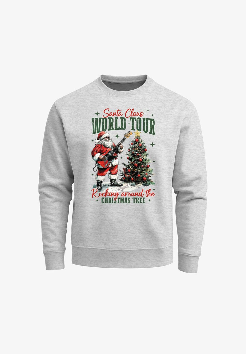 Grauer Pullover mit einem Motiv von Santa, der Gitarre neben einem geschmückten Weihnachtsbaum spielt. Der Text lautet "Santa Claus World Tour."