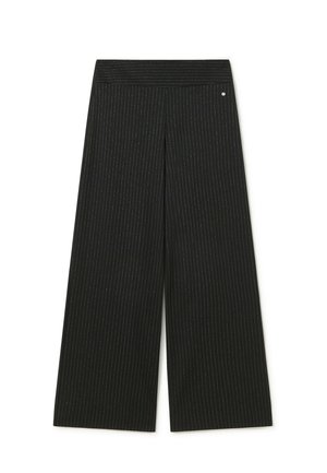 Pantalones negros de pierna ancha con delgadas rayas verticales blancas y una pretina alta sobre un fondo blanco.