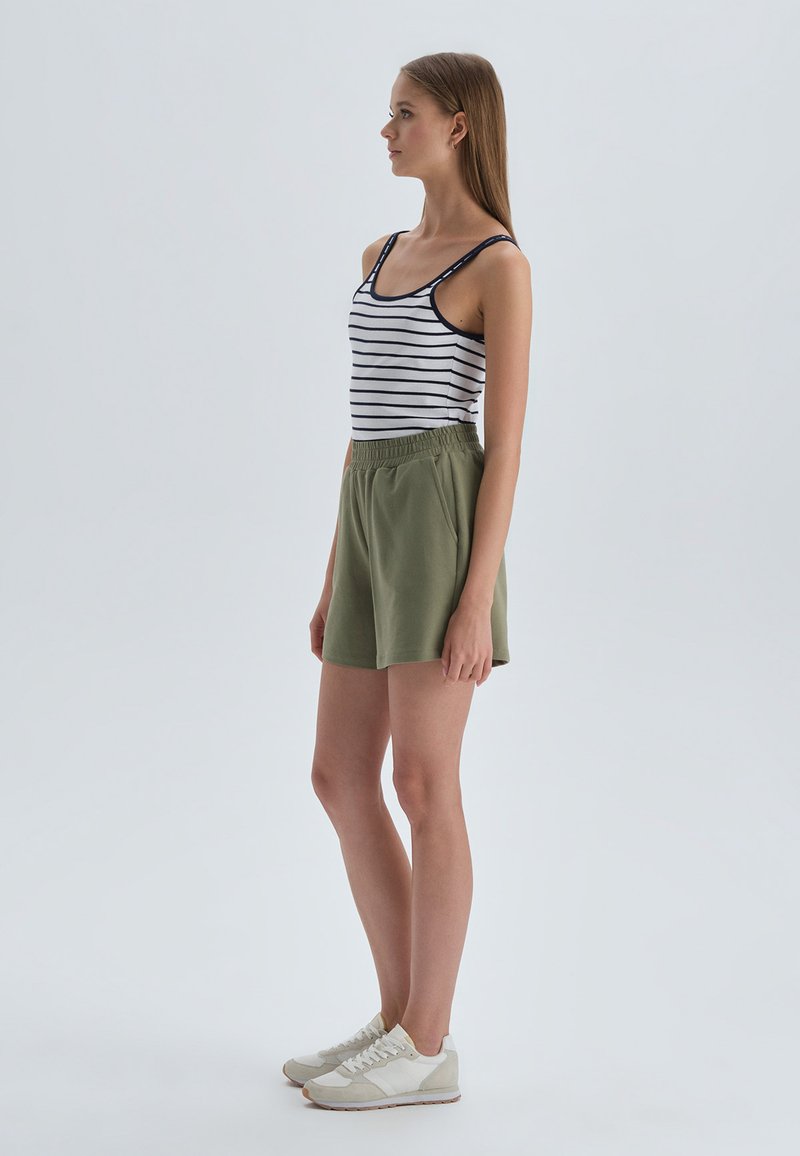Damen Kleider | DAGI Shorts khaki - QS44067 Damen Kleider | DAGI Shorts khaki - QS44067