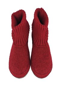 Rote Filzslipper mit gerippten Strickbündchen. Abgerundete Form, flauschige Textur und eine glatte Sohle. Die Bündchen bieten zusätzliche Wärme und Komfort.
