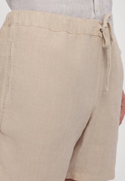 120% Lino MEN BERMUDA - Šorti - sand