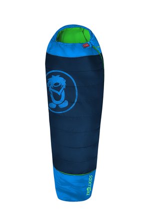 Blauer und schwarzer Kinderschlafsack mit grünem Innenfutter, Trollkids-Logo und kleinem norwegischen Fähnchen nahe dem oberen Reißverschluss.