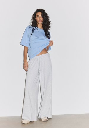 Stradivarius, WIDE-LEG PLUSH TROUSERS WITH TRIM DETAIL - Jogginghose - light grey