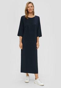 s.Oliver PLISSIERTES MIT BINDEGÜRTEL - Jerseykleid - navy