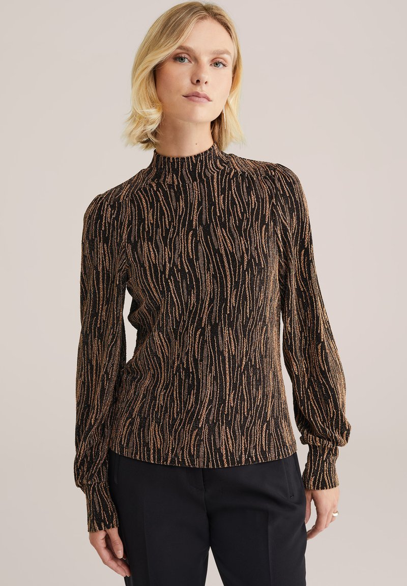 Maglia nera a maniche lunghe, collo alto, con un motivo testurizzato di strisce dorate e bronzee scintillanti, silhouette aderente e dettagli di maniche arricciate.