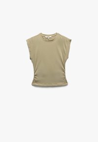 Maglietta a maniche corte in tessuto verde tenue, con scollatura rotonda e dettagli arricciati sui lati per una silhouette aderente.
