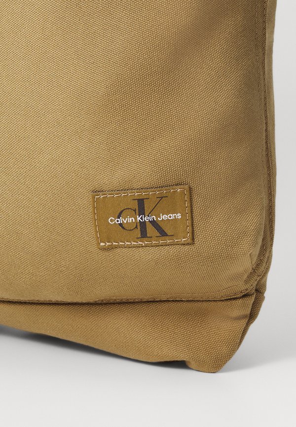 SPORT ESSENTIALS HELMET BAG - Tote bag - gothic olive3