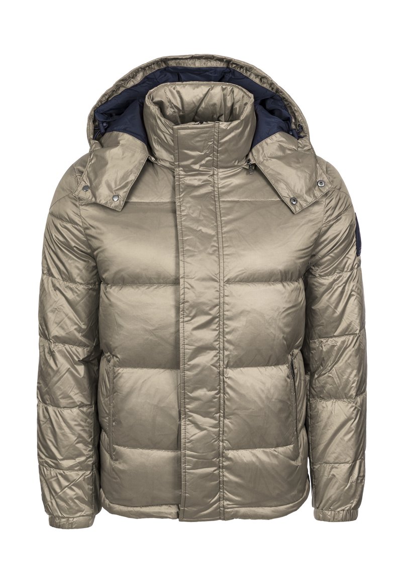 Nafouknutá metalická olivově zelená bunda s vysokým límcem a kapucí, která má zapínání na zip, boční kapsy a elastické manžety.