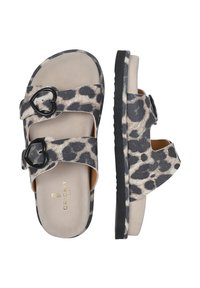 Sandały w czarno-beżowy wzór lamparta z dwiema regulowanymi paskami, zapięciem w kształcie serca i teksturowaną podeszwą.