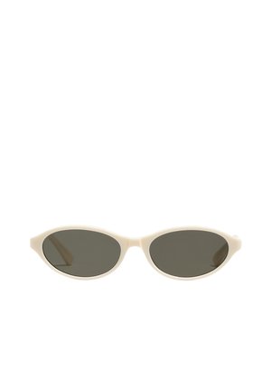 Gafas de sol ovaladas blancas con lentes tintadas oscuras y una montura fina de plástico, mostradas sobre un fondo blanco.